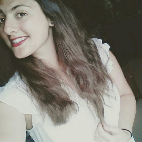 Meet your Posher, Cassandra - Picture 2 of 3