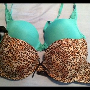 Lot of 2 bras. 34B