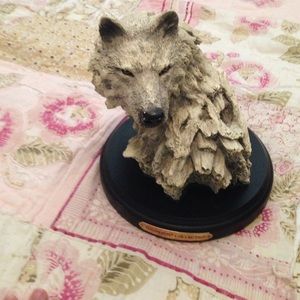 Wellington wolf statue