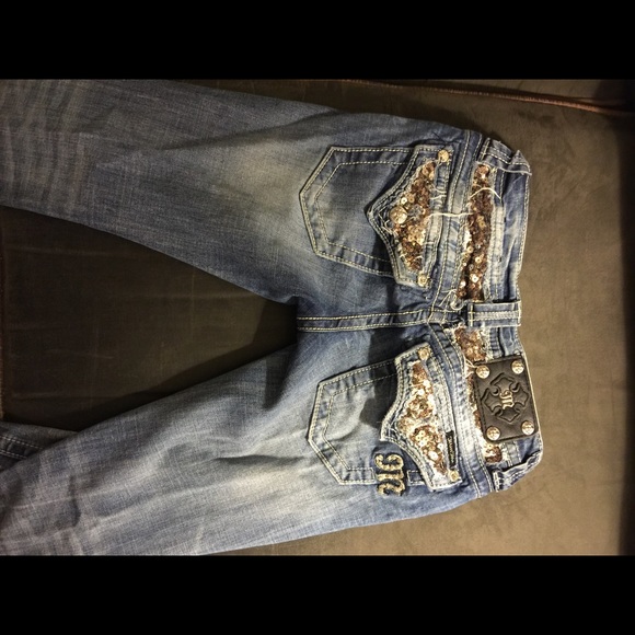 Size 25 Miss Me jeans.