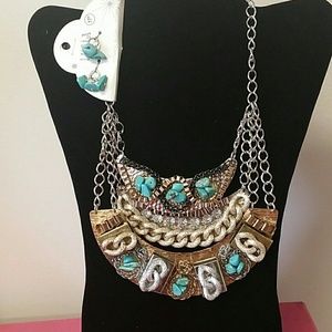 Necklace/ earrings
