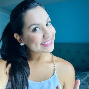 Meet your Posher, Ana maria