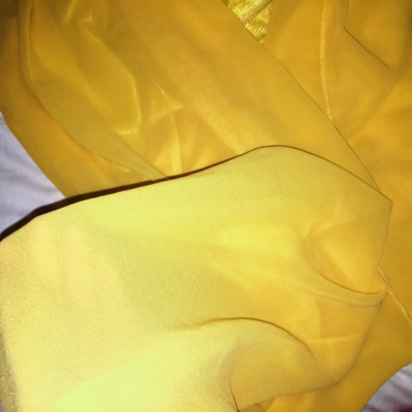 ⛔️️SOLD in bundle⛔️Yellow Lace Maxi Dress - Picture 2 of 2