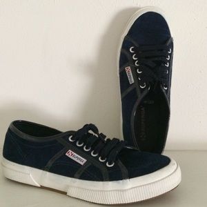 Women's casual shoes
