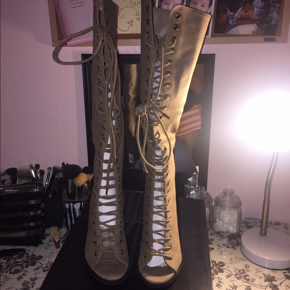 Lace up sandals/boots