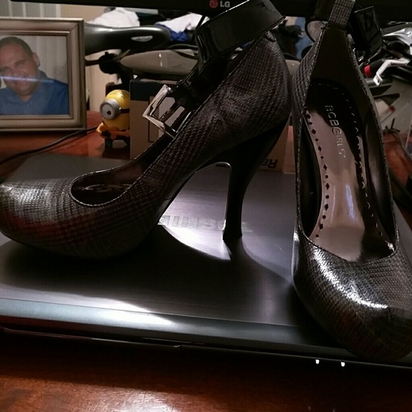 Plaid gray heels pumps with strap - Picture 2 of 2