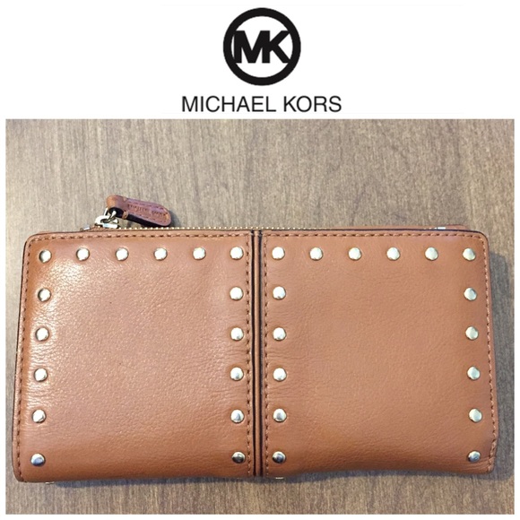 Michael Kors Handbags - NWOT Michael Kors Astor Continental Brown Wallet