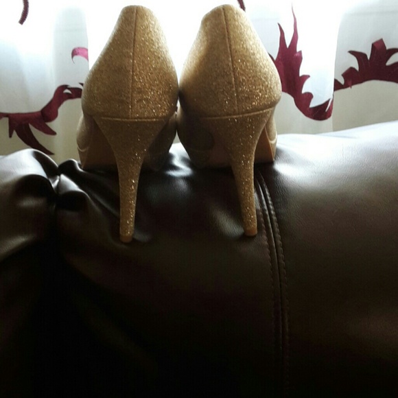 GOLD GLITTER PUMPS - Picture 3 of 4