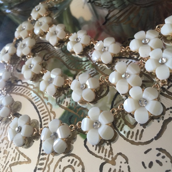 White floral necklace