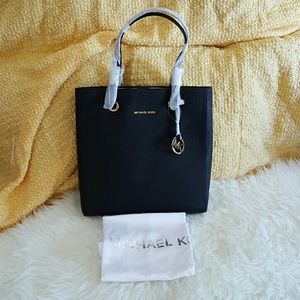 Michael Kors Jet Set Large Travel Tote - Black