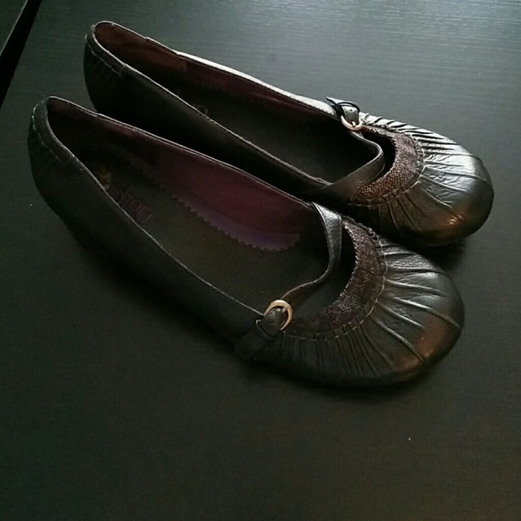 Low heeled mary janes