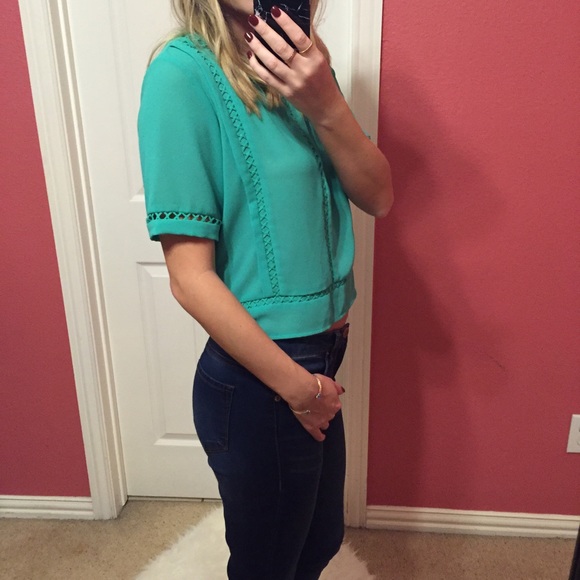 SOLD • Turquoise Crop • - Picture 4 of 4