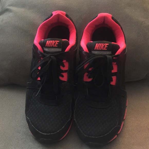 🌟🌟SOLD🌟🌟Nike Dual Fusion black and Pink