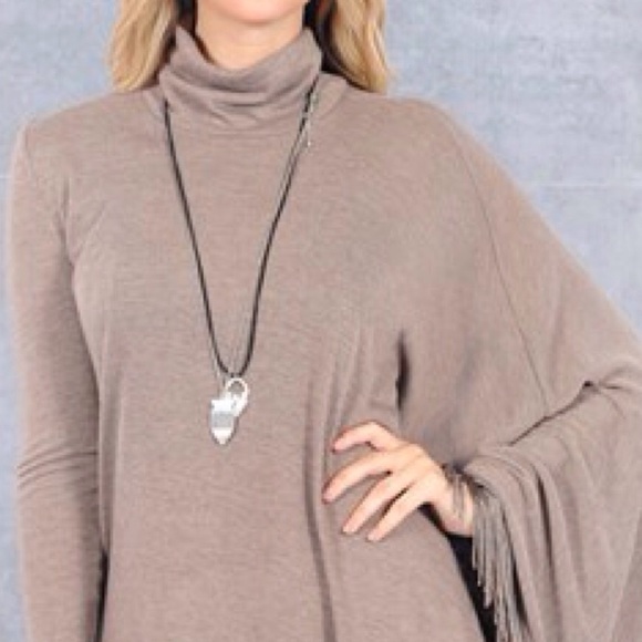 Asymmetrical Fringe Top Sweater - Picture 4 of 4