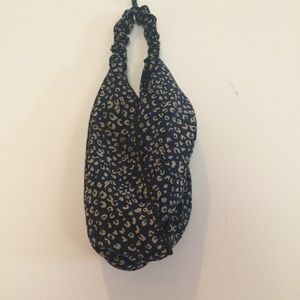 blue and brown print headband