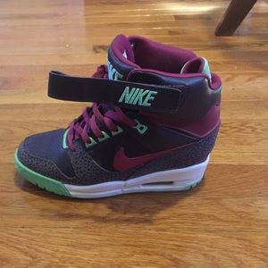Nike air revolution ski hi women's
