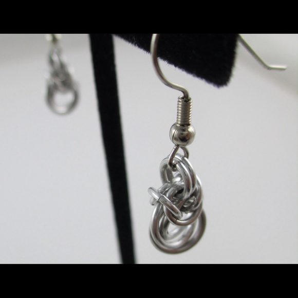 Small Round Aluminum Möbius Chainmaille Earrings - Picture 3 of 4