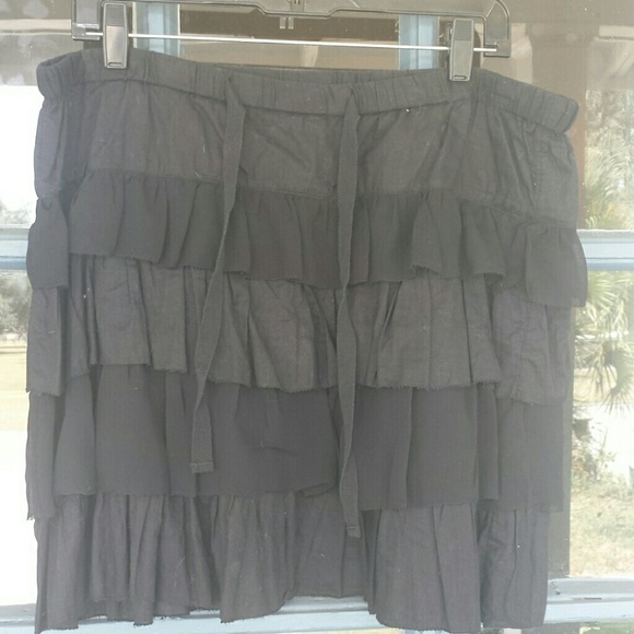 Adorable tiered black skirt
