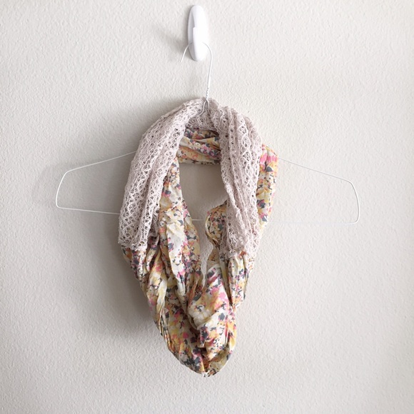 SOLD ! Floral and loose knit circle scarf