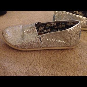 Size 2.5 silver sparkle Toms!