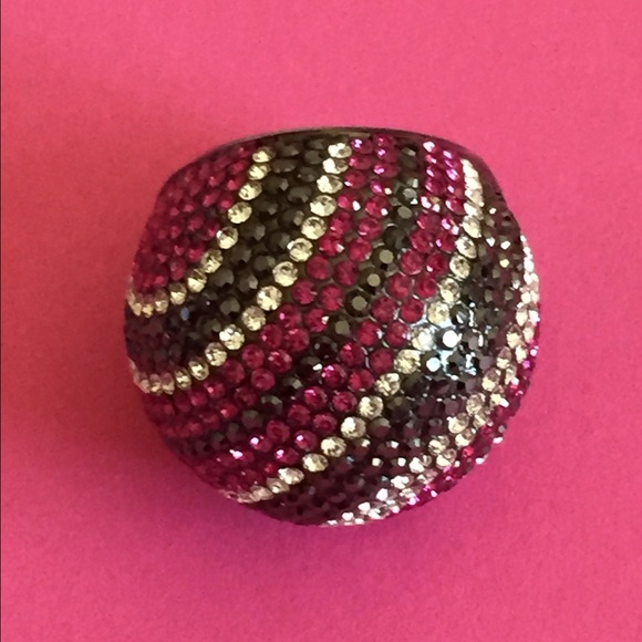 henri bendel Jewelry - Henri Bendel ring