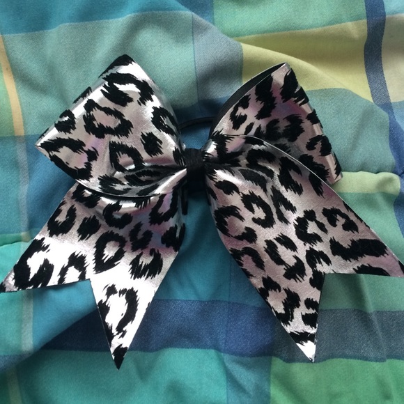 Cheer bows - Picture 3 of 4