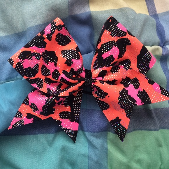 Cheer bows - Picture 4 of 4