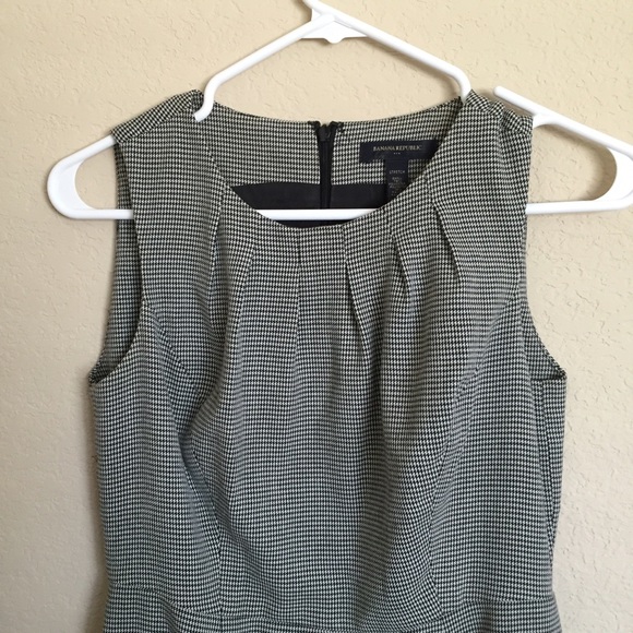 Banana Republic Houndstooth Sheath Dress, Size 0 - Picture 3 of 4
