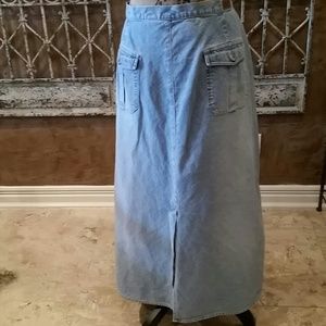 Liz Claiborne denim skirt with back slit 20 W