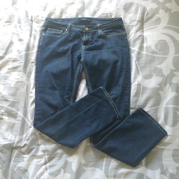 Vigoss Studio Jeans with Back Pocket Detailing 💙