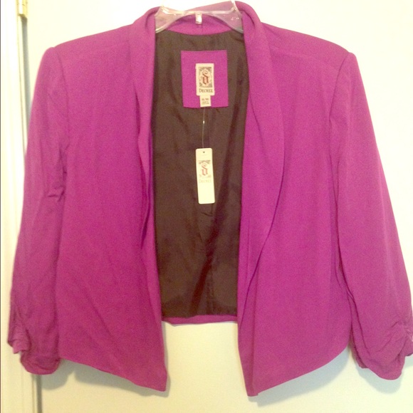 Bright magenta cropped blazer