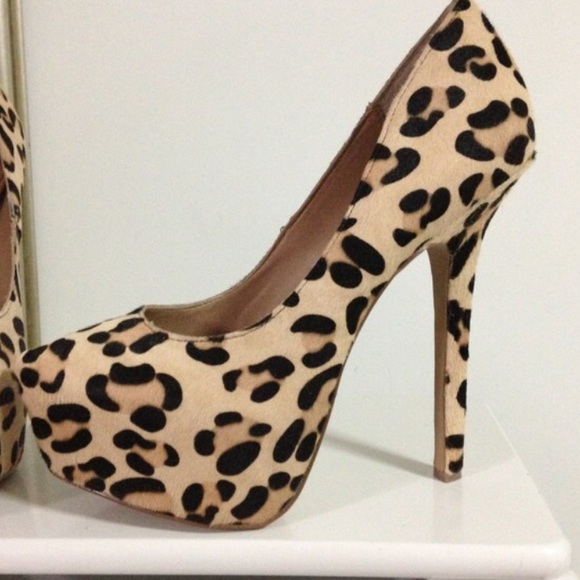 🔴SOLD🔴Leopard Dejavu Pump - Picture 2 of 4