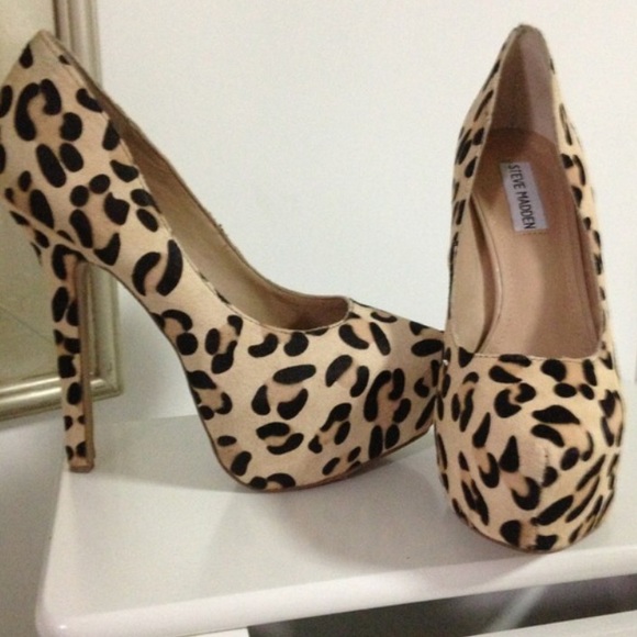 🔴SOLD🔴Leopard Dejavu Pump - Picture 3 of 4
