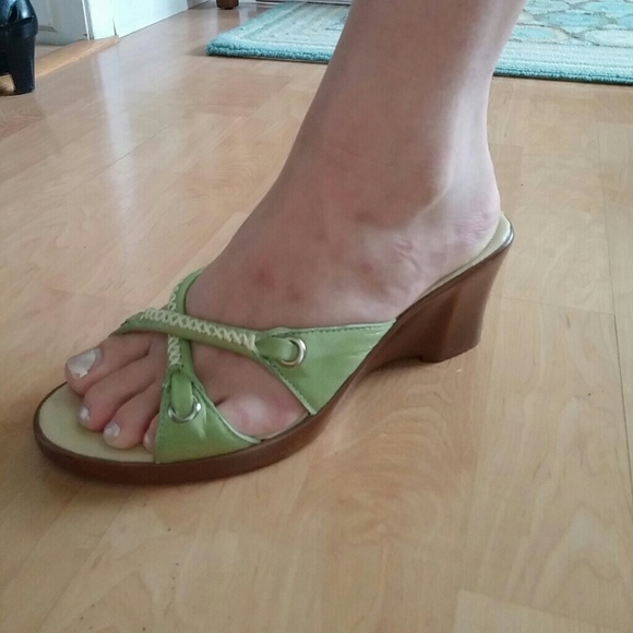 Green slip on wedge - Picture 4 of 4