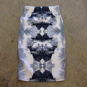 Stretch pencil skirt