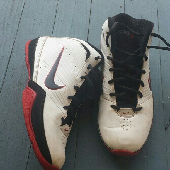Nike boys basketball shoe