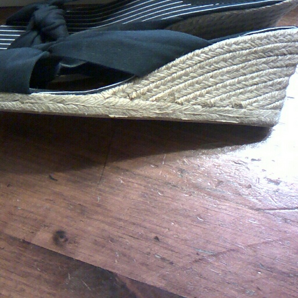 Shoe - Picture 2 of 2