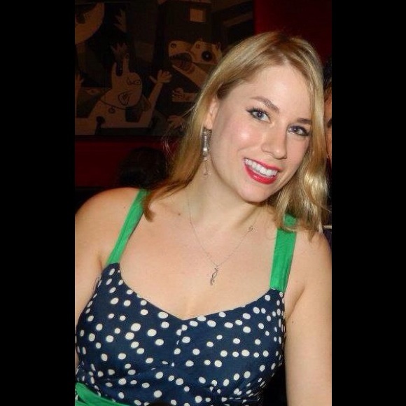 Meet your Posher, Amanda - Picture 3 of 4