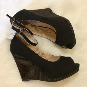 Black embellished wedges. NWT size 7.5