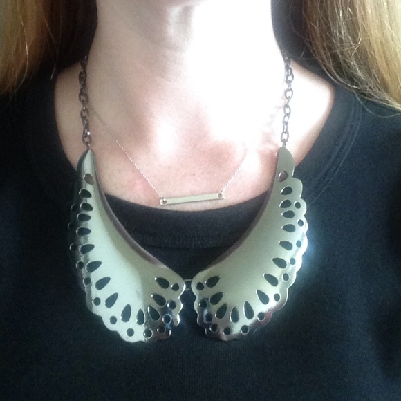Gunmetal silver Peter Pan collar necklace