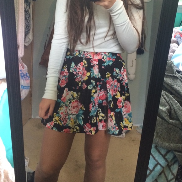 Floral skirt - Picture 2 of 3