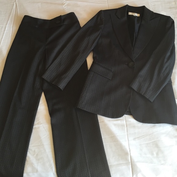 TAHARI Arthur S. Levine Suit- Blazer and Pants