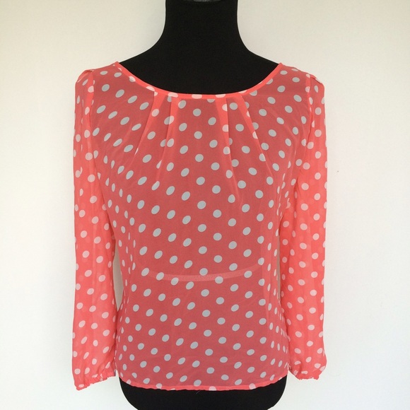 ❌ SOLD ❌Coral with white polka dot top EUC