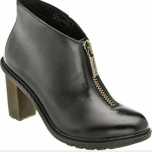 Dr. Martens Jolene short black boots