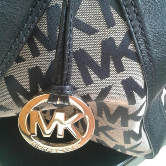 Sold on M Authentic MK Purse - Picture 3 of 4