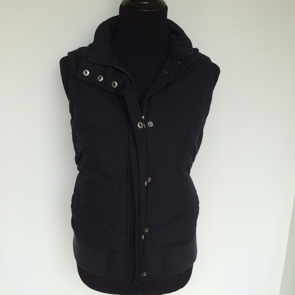 Black puffer vest