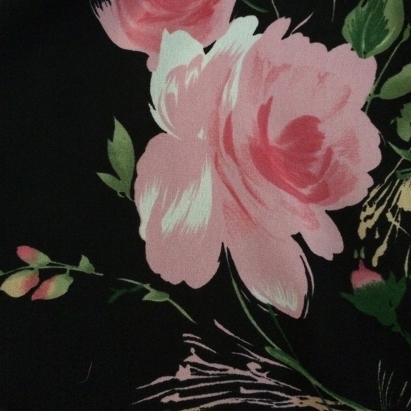 Sheer floral top. - Picture 2 of 2