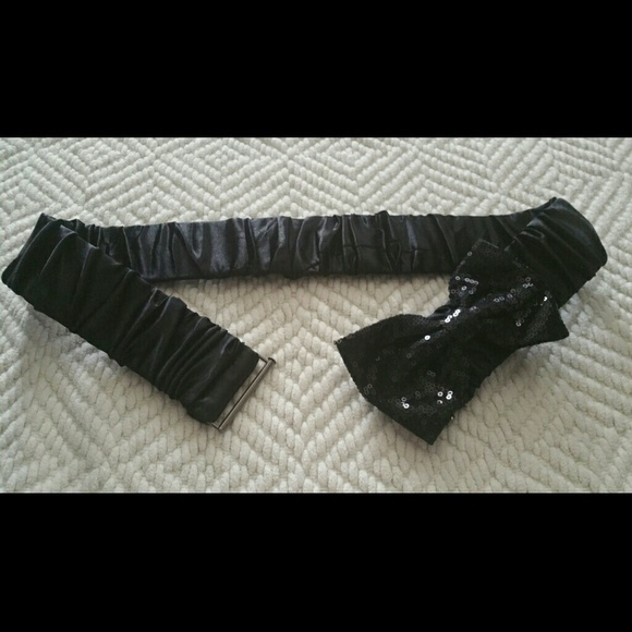 🐈Black satin sequined bow belt.