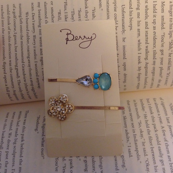 Sold in bundle Berry glamorous hair clips