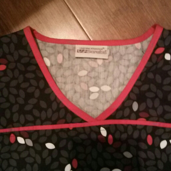 Scrub top - Picture 2 of 3